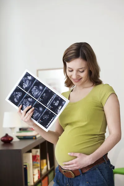 MUJER EMBARAZADA, ULTRASONOGRAFÍA — Foto de Stock