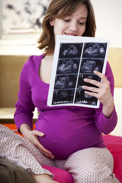 DONNA PREGNANTE, ULTRASONOGRAFIA — Foto Stock