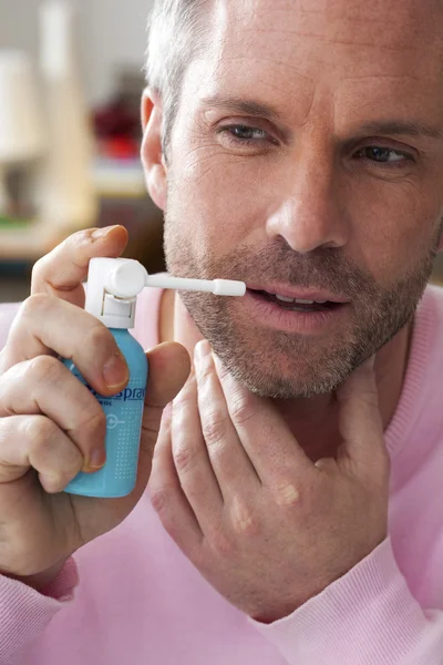 MAN USING MOUTH SPRAY — Stock Photo, Image