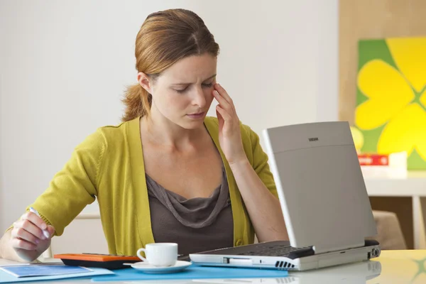 Vermoeide vrouw — Stockfoto