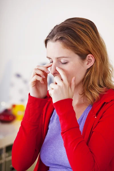 Sinusitis in een vrouw — Stockfoto