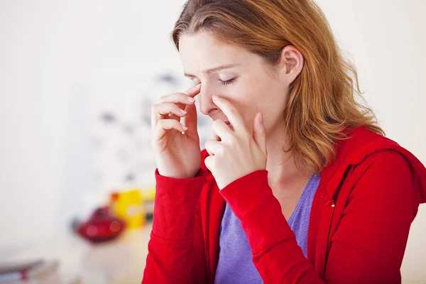 女性の副鼻腔炎 — ストック写真