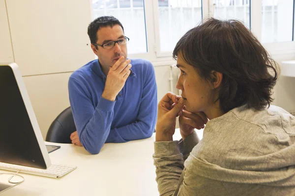 MUJER EN CONSULTA, DIÁLOGO — Foto de Stock