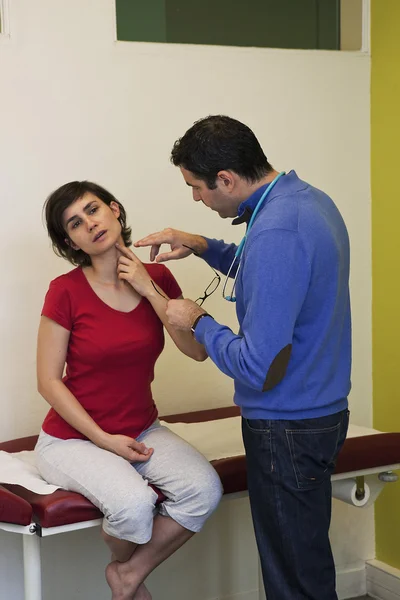 CONSULTA, MUJER DE DOLOR — Foto de Stock