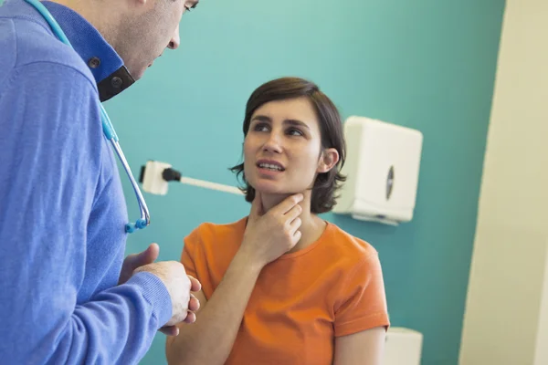 CONSULTATION, WOMAN IN PAIN — Stock Photo, Image