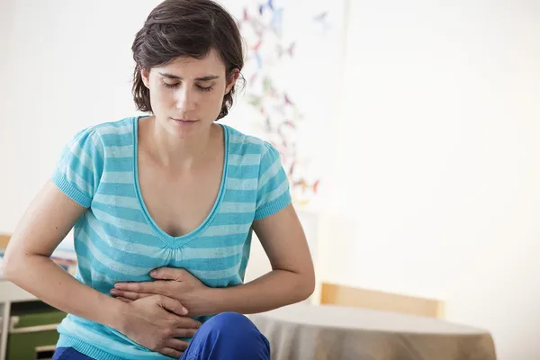 ABDOMINAL PAIN IN A WOMAN — Stock Photo, Image