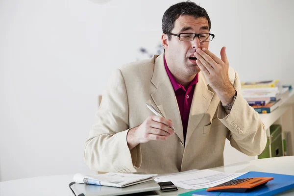 HOMBRE SNEEZING —  Fotos de Stock