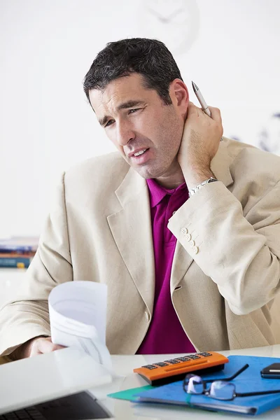 CERVICALGIA EN UN HOMBRE — Foto de Stock