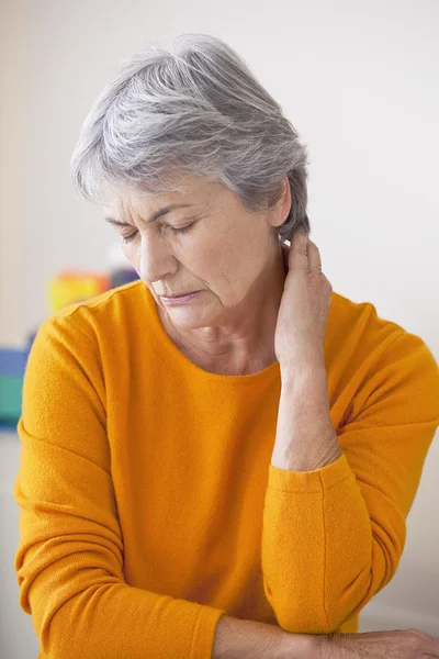 CERVICALGIA IN AN ELDERLY PERSON — Stock Photo, Image