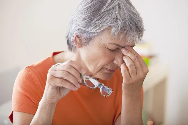 Yorgun yaşlı kişi