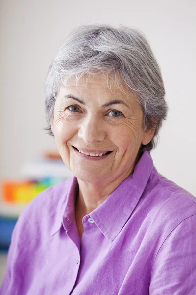 Portret van - 65 yr oude vrouw — Stockfoto