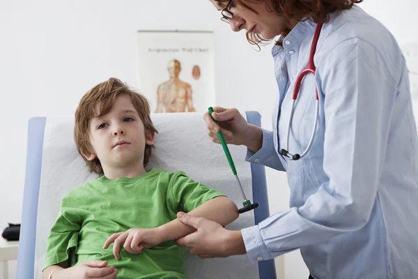 BAMBINO DELLA SIMPTOMATOLOGIA REFLEX — Foto Stock