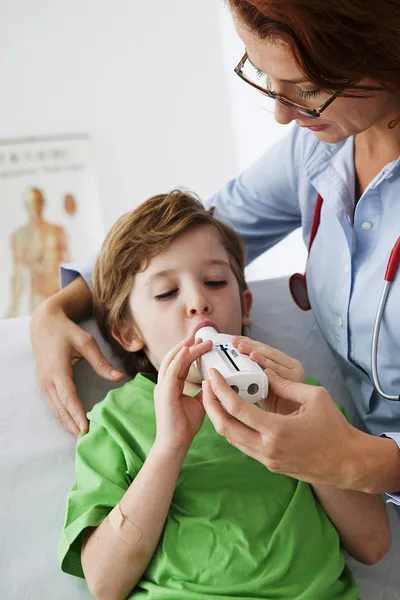 Dýchání, spirometrie v dítě — Stock fotografie