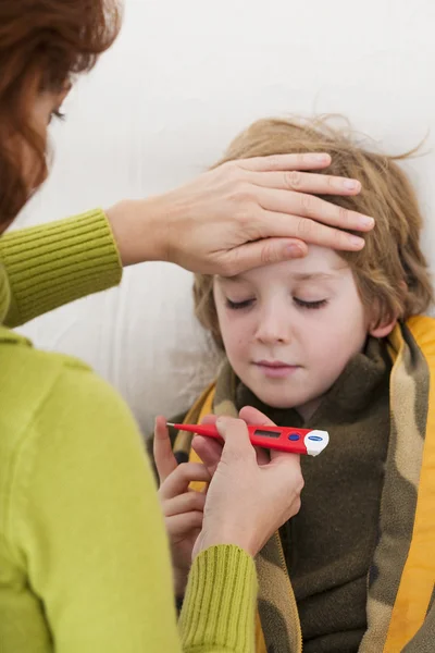 Fieber bei einem Kind — Stockfoto