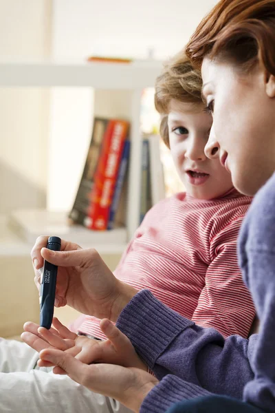 TEST FOR DIABETES CHILD — Stock Photo, Image