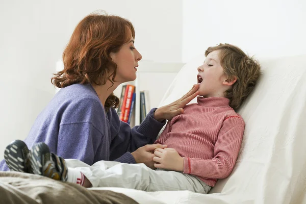 MADRE E BAMBINI — Foto Stock