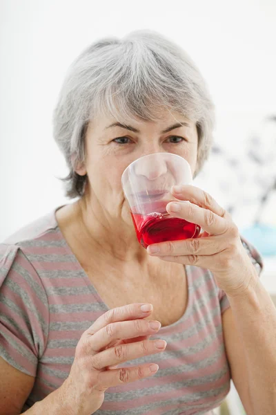 ELDERLY PERSON EATING — Stock Photo, Image