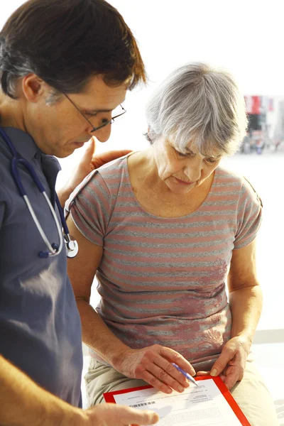 ELDERLY PERSON IN CONSULTATION — Stock Photo, Image