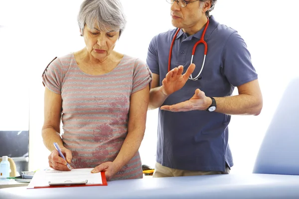 ELDERLY PERSON IN CONSULTATION — Stock Photo, Image