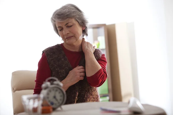 CERVICALGIA IN AN ELDERLY PERSON — Stock Photo, Image