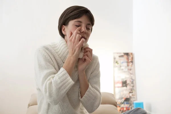 Sinusitis bei einer Frau — Stockfoto