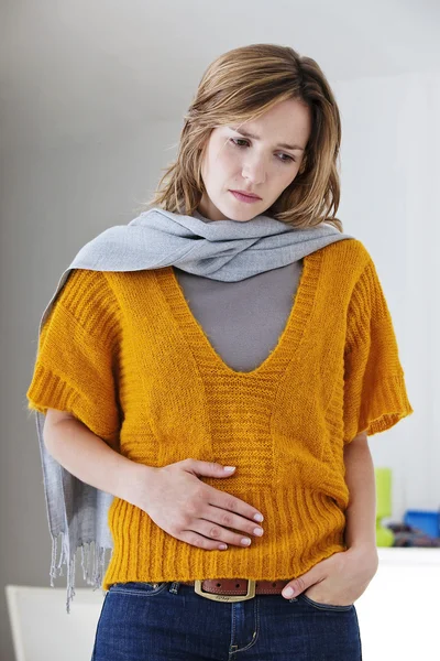 ABDOMINAL PAIN IN A WOMAN — Stock Photo, Image