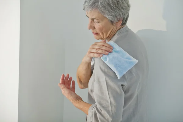 Heiße Therapie ältere Person — Stockfoto