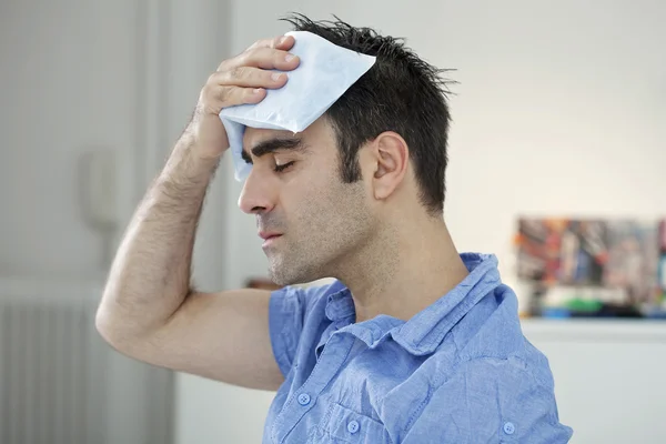 HOMBRE DE TERAPIA FRÍA —  Fotos de Stock