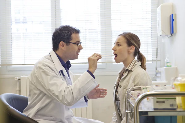 EAR NOSE & THROAT, WOMAN — Stock Photo, Image