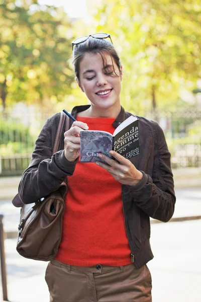 Mujer al aire libre — Foto de Stock