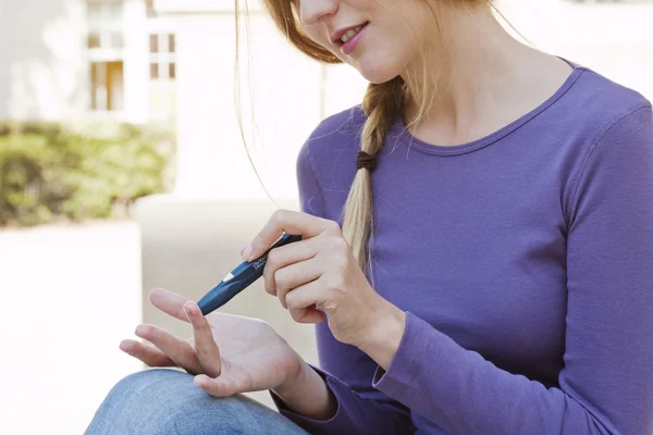 TEST FOR DIABETES, WOMAN — Stock Photo, Image