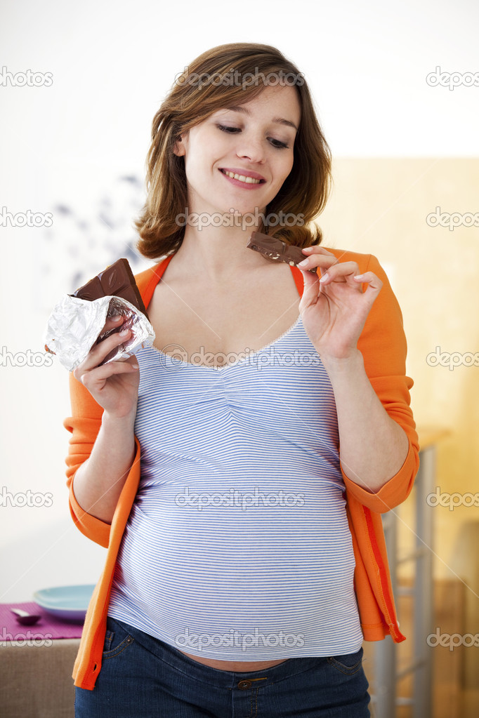 PREGNANT WOMAN EATING