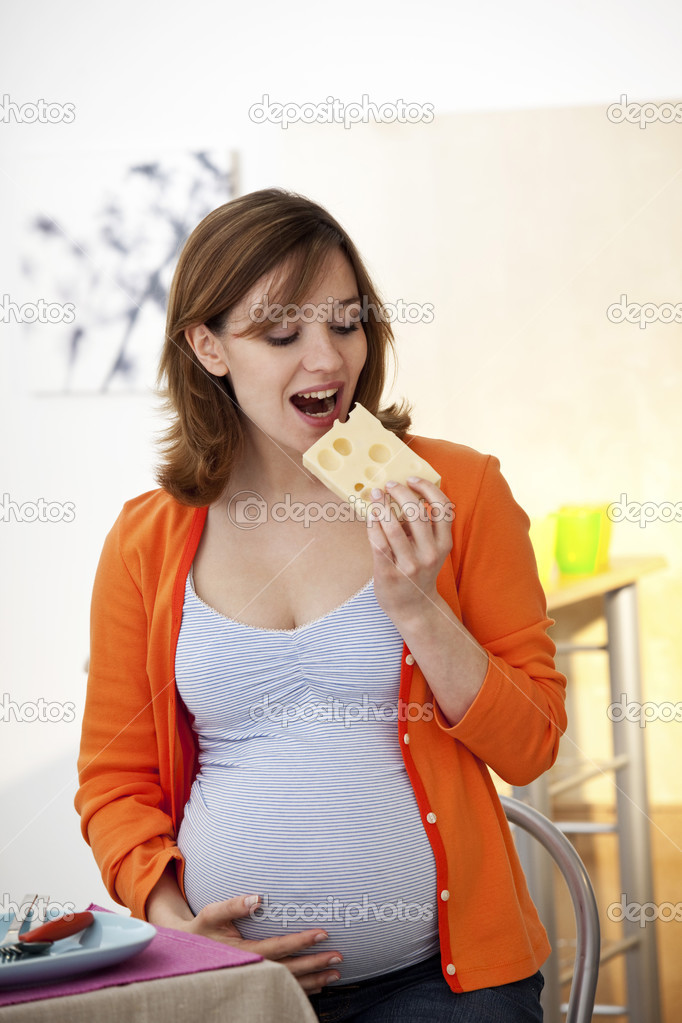 PREGNANT WOMAN EATING