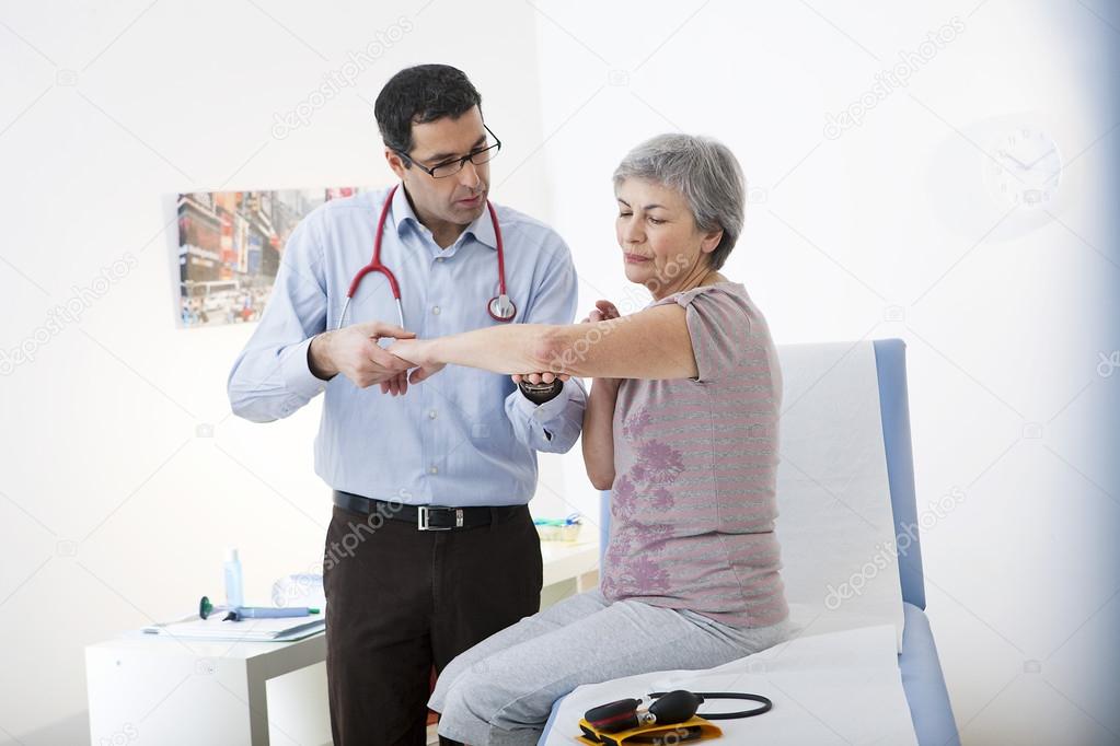 ELDERLY PERSON IN CONSULTATION