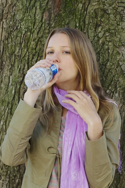 渴了的女人 — 图库照片