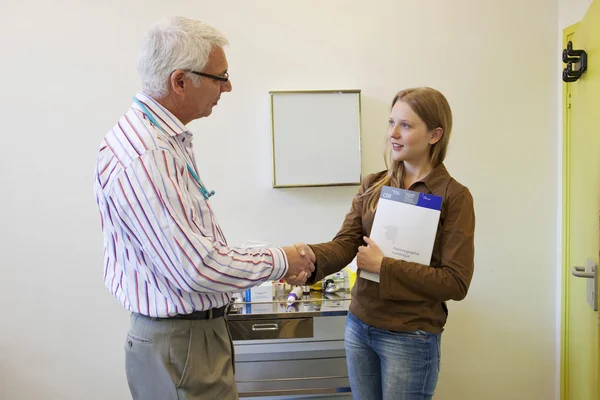 Vrouw in overleg — Stockfoto