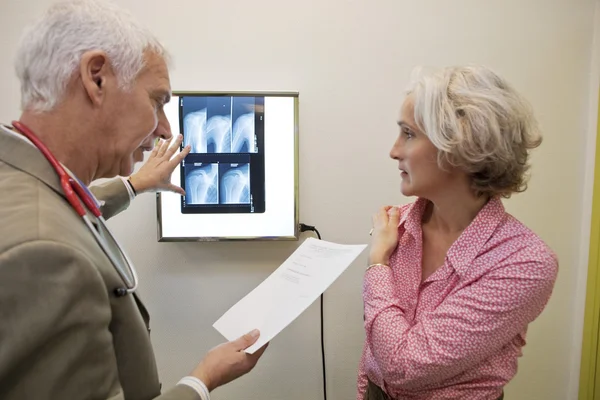 REUMATOLOGÍA, PERSONA DE LA tercera edad — Foto de Stock