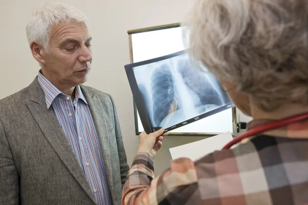 Pneumologie bejaarde persoon — Stockfoto