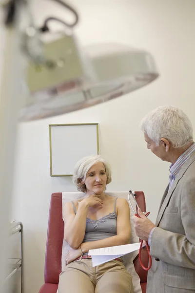 ELDERLY PERSON IN CONSULTATION — Stock Photo, Image