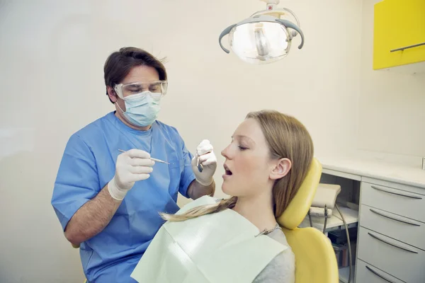 DENTAL CARE, ADOLESCENT — Stock Photo, Image