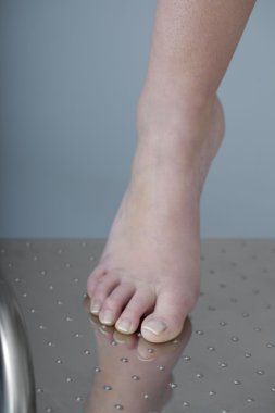 mujer de dolor de pie