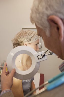 Dermatoloji istişare kadın