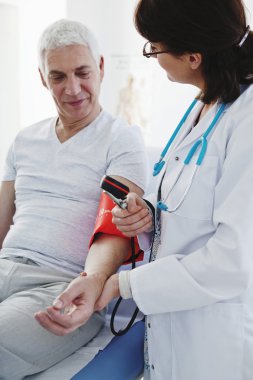 Kan basıncı, yaşlı kişi