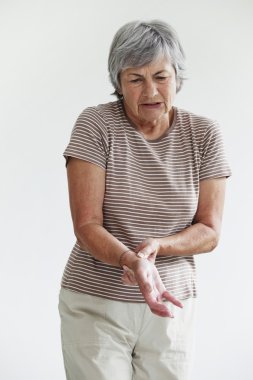 ağrılı bilek yaşlı p.