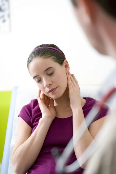 Vrouw in overleg — Stockfoto