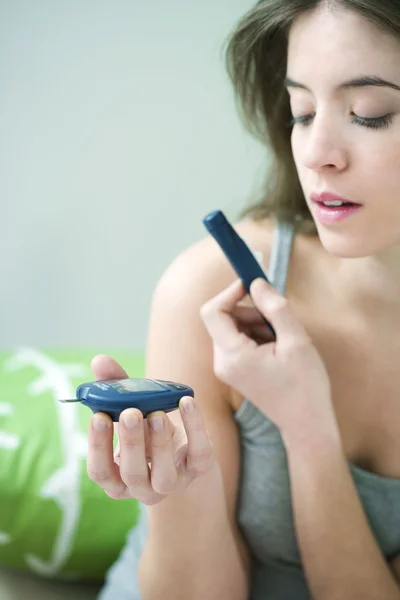 TEST FOR DIABETES, WOMAN — Stock Photo, Image