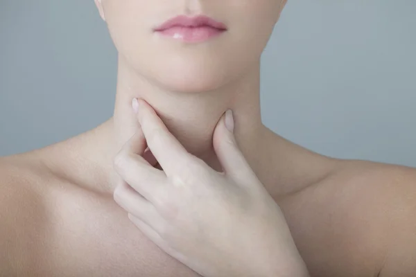 MUJER CON Garganta Llena —  Fotos de Stock