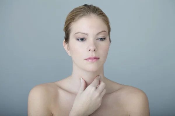 MUJER CON Garganta Llena — Foto de Stock