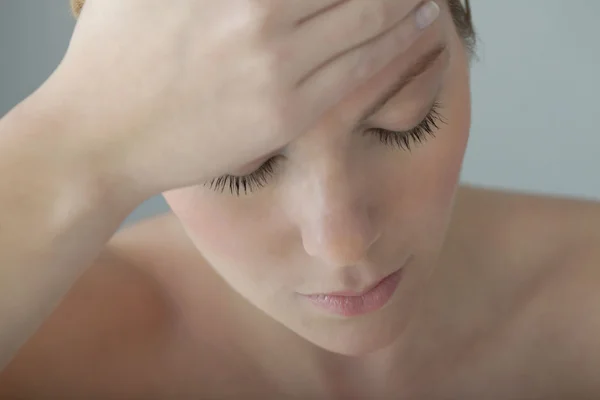 Mujer con fiebre —  Fotos de Stock