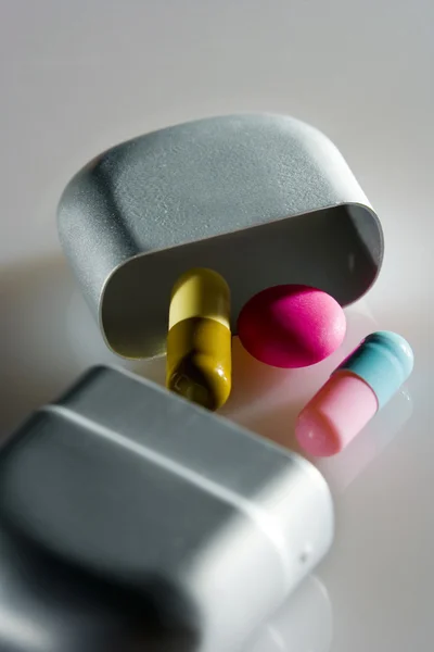 Medicamentos en la caja — Foto de Stock